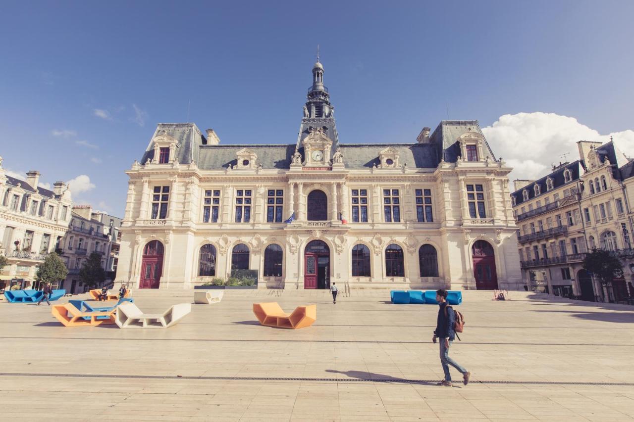 La Maison De La Liberte Suite Jeanne Barret Poitiers Exterior foto